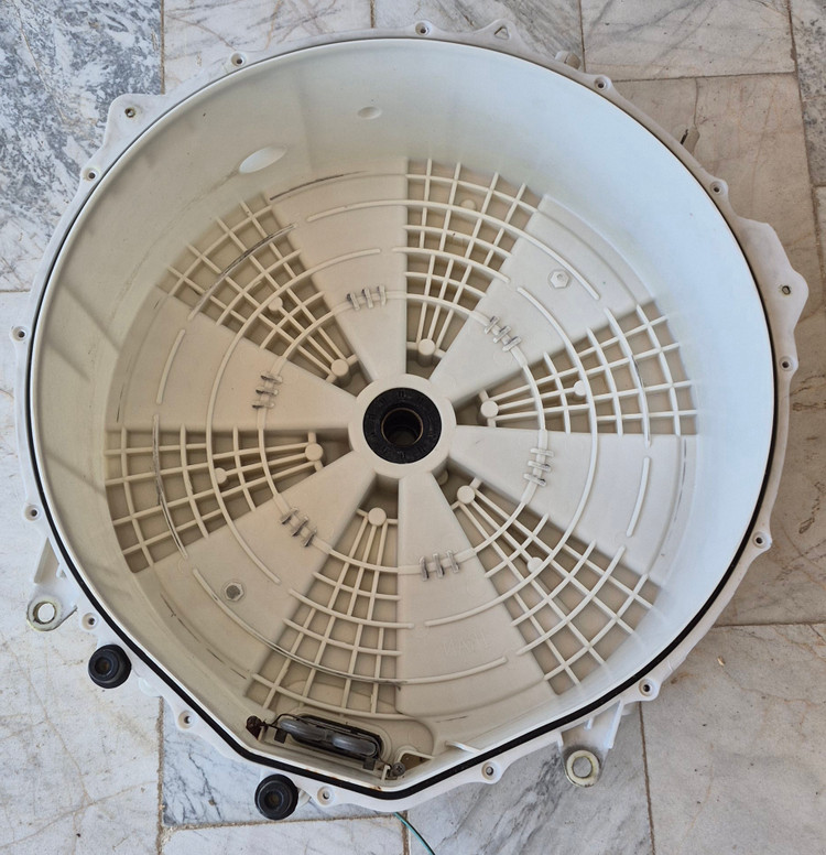 دیگ لباسشویی اسنوا ۶ کیلو ۱۰۲۲ قسمت عقب
