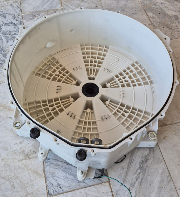 دیگ لباسشویی اسنوا ۶ کیلو ۱۰۲۲ قسمت عقب